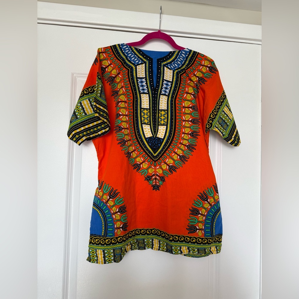 Vibrant Dashiki Print Top with pockets